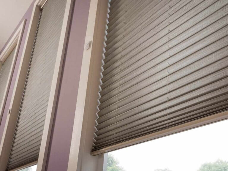 Pleated window shades (1)
