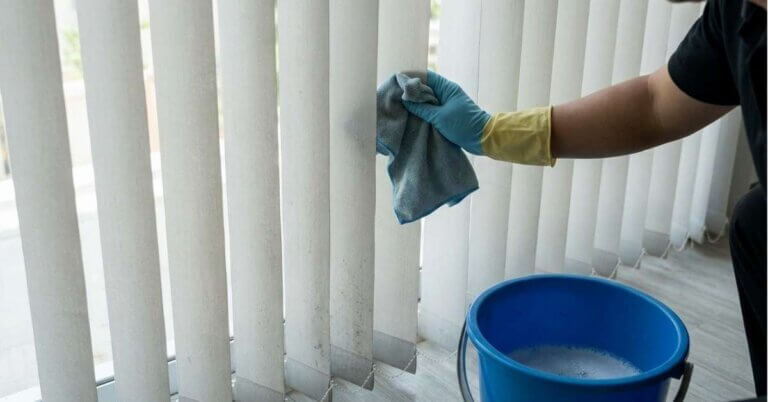 cleaning vertical blinds