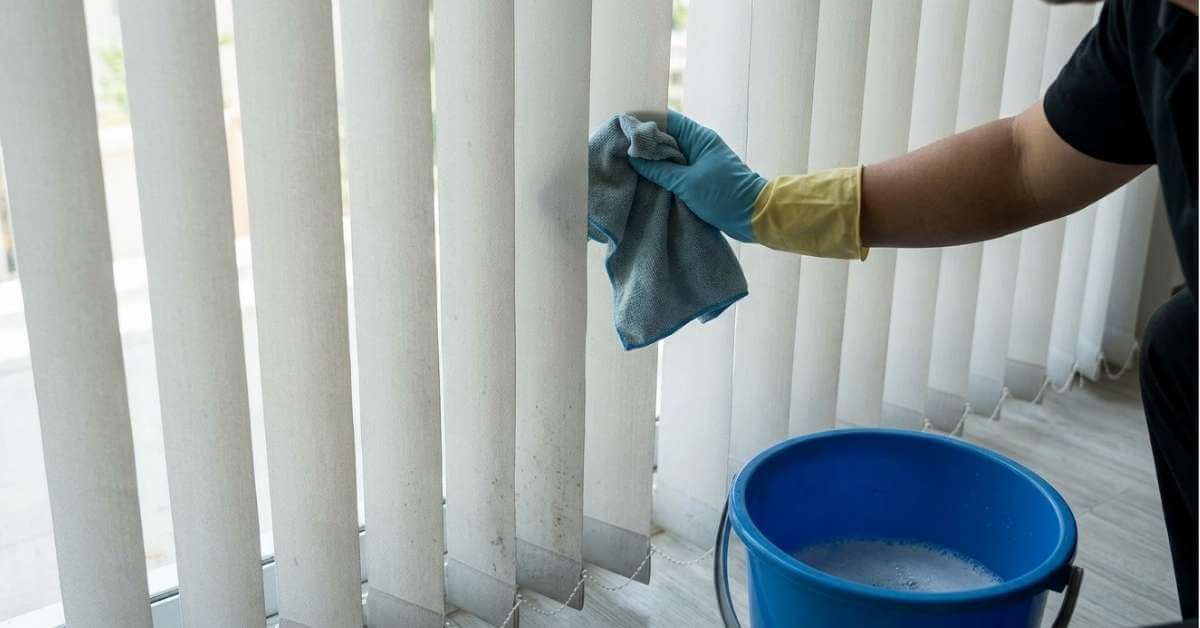 cleaning vertical blinds